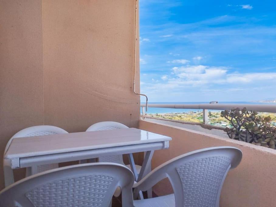 Spacious 4 Bedroom With Parking In Town Centre, Nerja Dış mekan fotoğraf