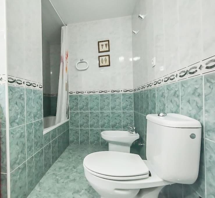 Spacious 4 Bedroom With Parking In Town Centre, Nerja Dış mekan fotoğraf