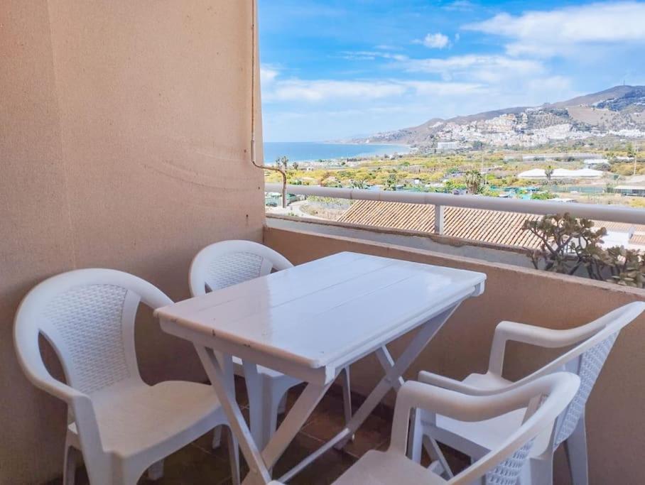 Spacious 4 Bedroom With Parking In Town Centre, Nerja Dış mekan fotoğraf