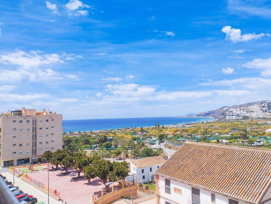 Spacious 4 Bedroom With Parking In Town Centre, Nerja Dış mekan fotoğraf